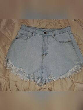 Wild Fable Light Wash Denim Frayed Hem Women’s Shorts